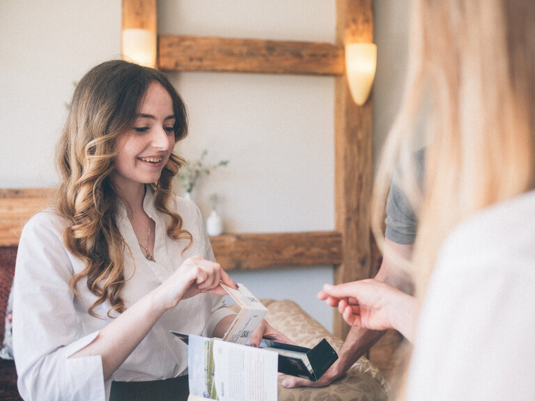 Kompetente Beratung am Empfang und der Rezeption im Hotel Eibl-Brunner.